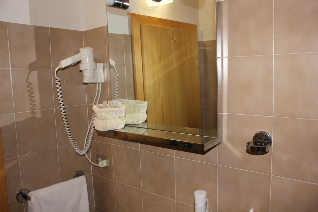 Hotel Mignon Фольгарія Екстер'єр фото